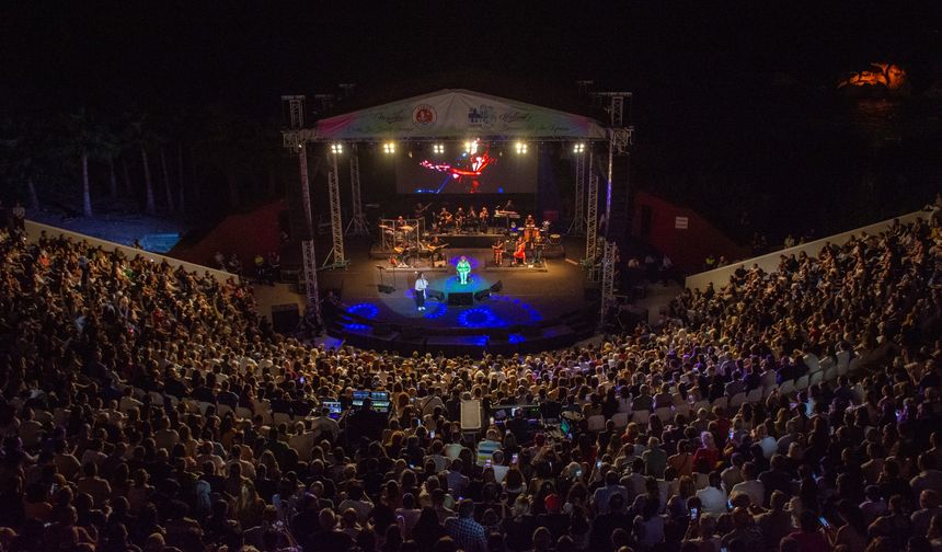Selda Bağcan, Girne’de unutulmaz bir gece yaşattı