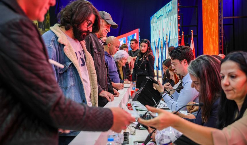 CTP 30. Olağanüstü Kurultayı’nda oy verme işlemi sürüyor