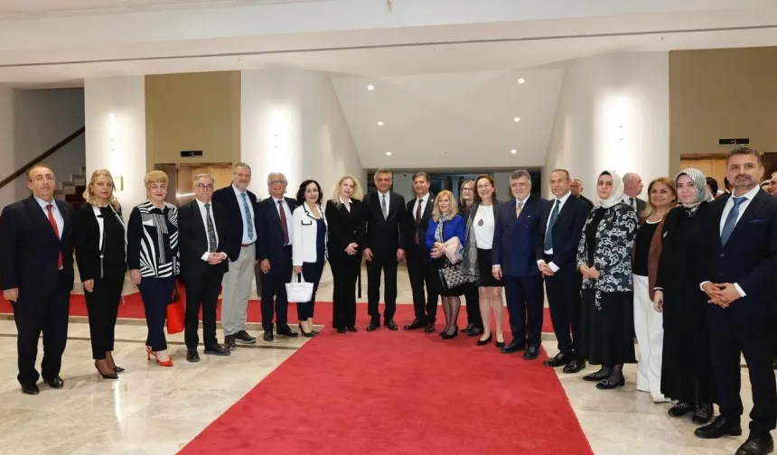 Cumhurbaşkanı Erhürman, Türk Dünyası Arabulucular Birliği ve Kıbrıs Türk Barolar Birliği'ni kabul etti