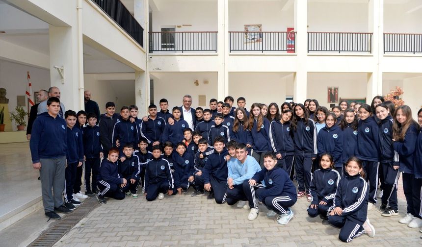 Erhürman, Dipkarpaz Rum Ortaokulu ve Dipkarpaz Recep Tayyip Erdoğan Ortaokulu’nu ziyaret etti