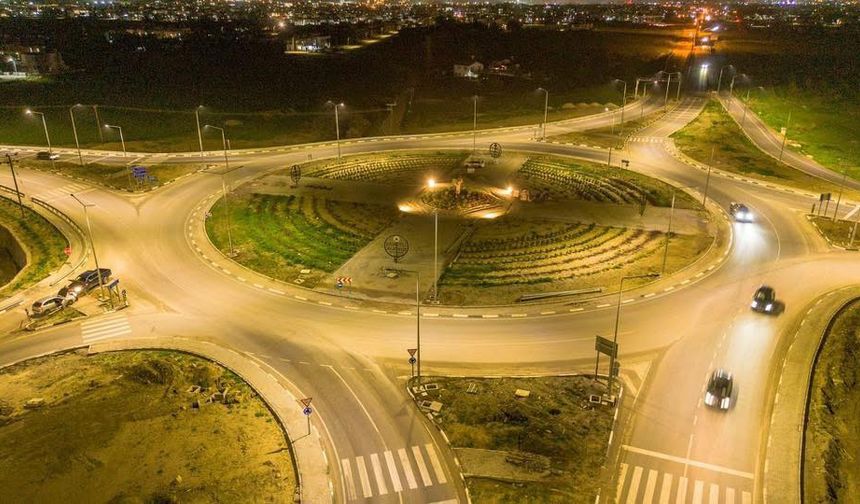 Alayköy Çemberi ışıklandı: Trafik güvenliği ve estetik birlikte güçlendi