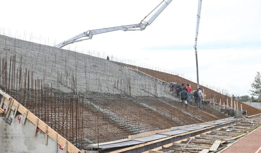 Alayköy Spor Tesisi’nde tribün çalışmaları hızla devam ediyor