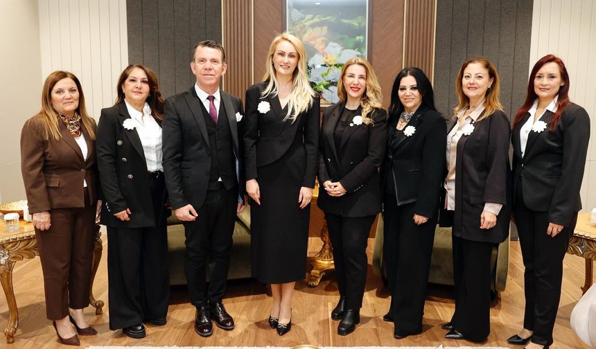 Nilden Bektaş Erhürman, Bahar Esintileri Sanat Derneği yönetimi ile bir araya geldi