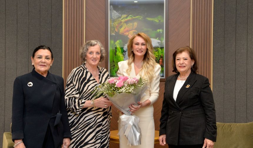 Nilden Bektaş Erhürman, Uluslararası Inner Wheel Dünya Başkanı Kay Morland ile görüştü