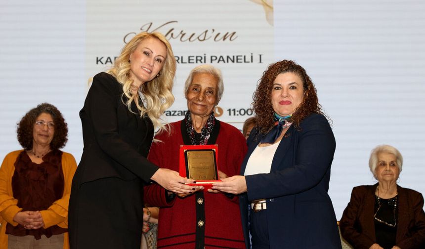 Nilden Bektaş Erhürman, Kıbrıs’ın Kadın Değerleri Paneli’ne katıldı