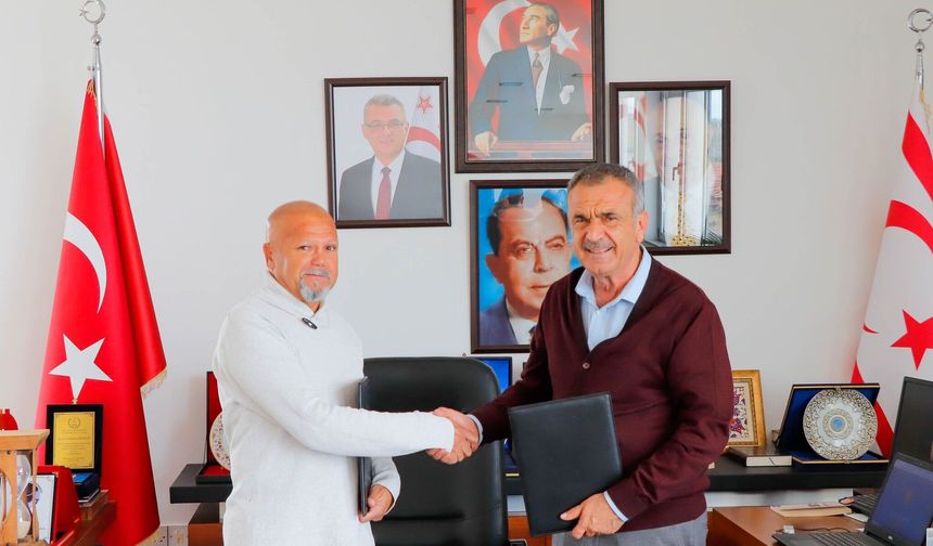 Gazimağusa Belediyesi ile Mustafa Kemal Kasapoğlu arasında protokol imzalandı