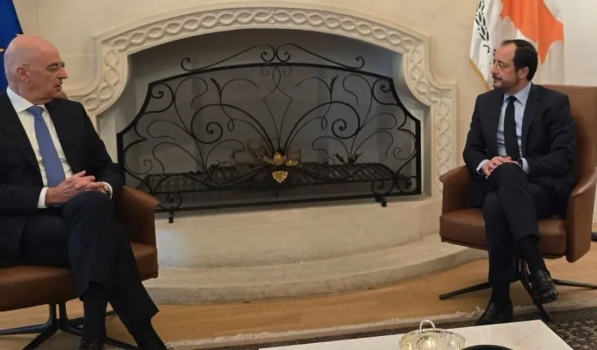 Hristodulidis, Yunanistan Savunma Bakanı Dendias'ı kabul etti: Her türlü yardıma hazırız