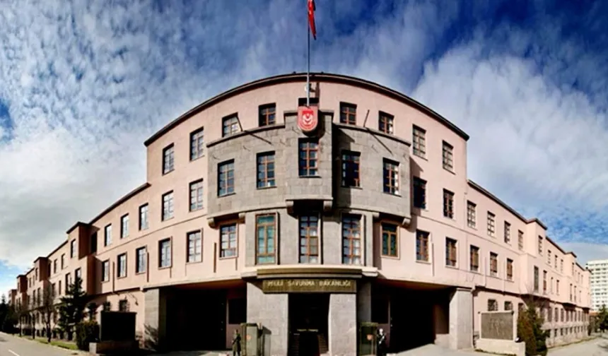 Türkiye Milli Savunma Bakanlığı: İran'dan ateşlenen füze imha edildi, mühimmat parçaları Gaziantep'e düştü