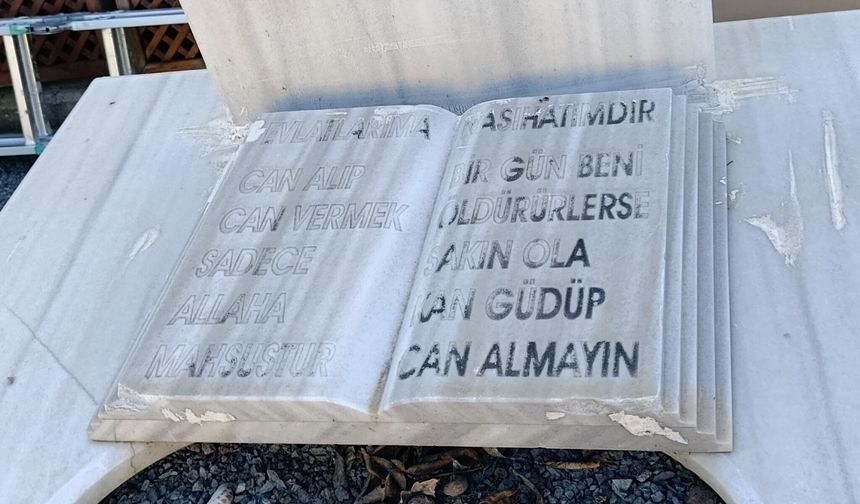 Mezar taşındaki vasiyet: “Can alıp can vermek sadece Allah’a mahsustur”