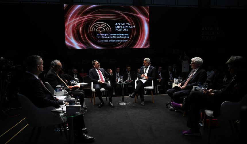 Antalya Diplomasi Forumu kapsamında "Belirsizliklerin Yönetilmesinde Stratejik İletişim" paneli düzenlendi