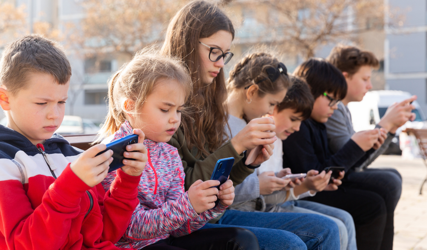 TBMM'de kabul edildi: 15 yaş altına sosyal medya yasağı