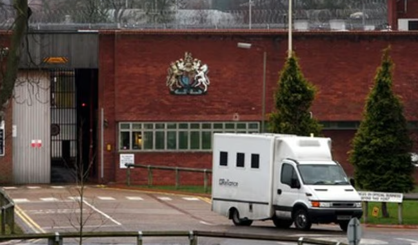 Londra’da 16 yaşındaki genç tutuklu hayatını haybetti