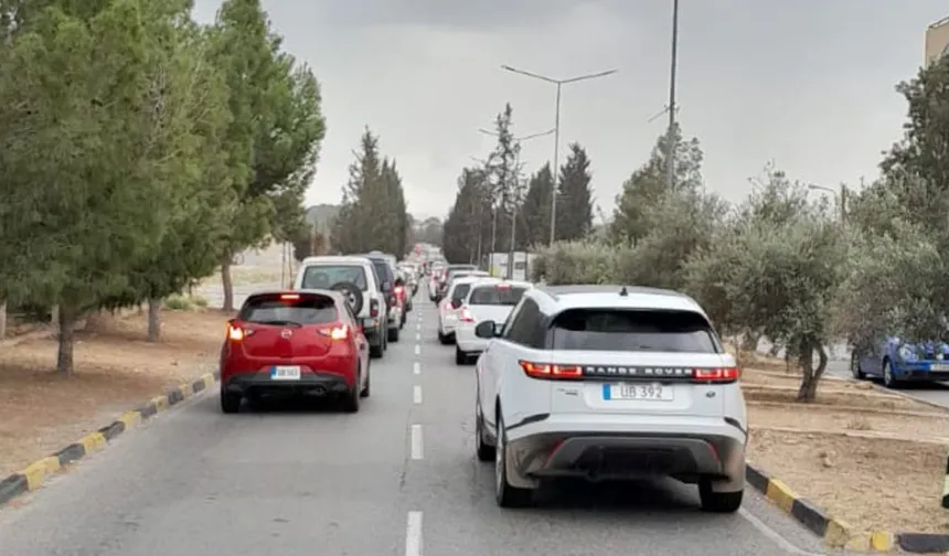 Güney Kıbrıs'ta, Kuzey'den geçen araçlara muayene yaptırılması davası reddedildi