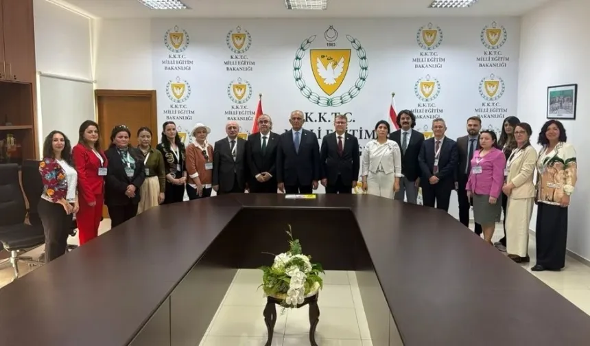 Çavuşoğlu, “Türk Dünyası Çocuk Edebiyatı Çalıştayı” sonrası TDK Başkanı Mert'i kabul etti