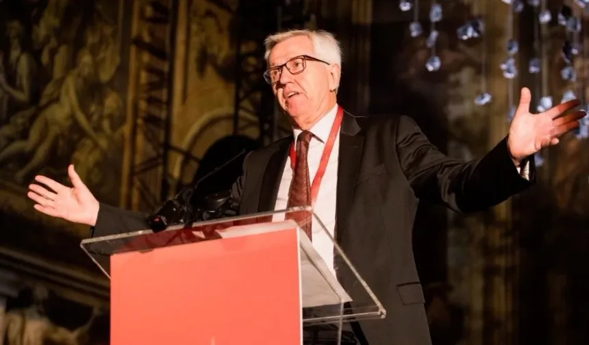 Eski İngiliz vekil De Bois: Kıbrıslı Türklerin Annan'a "evet" demesine rağmen, AB izolasyonları sürdürdü