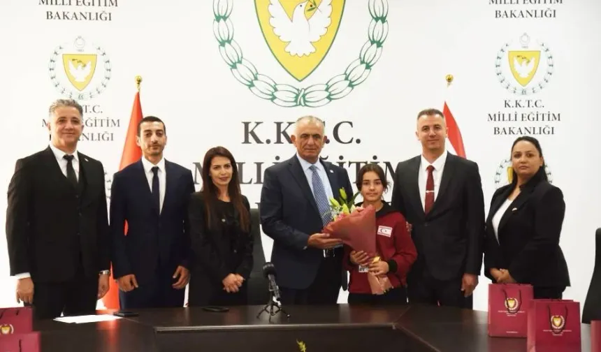 Çavuşoğlu, 48. TRT Uluslararası 23 Nisan Çocuk Şenliği’ne katılacak öğrenci ve öğretmenleri kabul etti