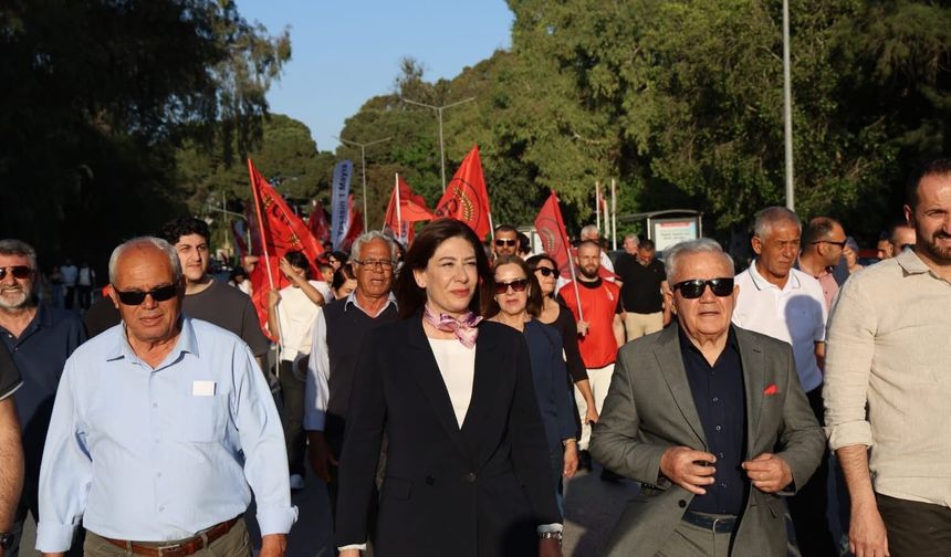 Lefkoşa’da iki toplumlu 1 Mayıs: Ortak mücadele mesajı