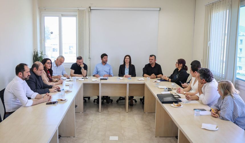 CTP, KTOEÖS ve Suat Günsel İlkokulu ile Meral ve Vedat Ertüngü Lisesi’ni ziyaret etti