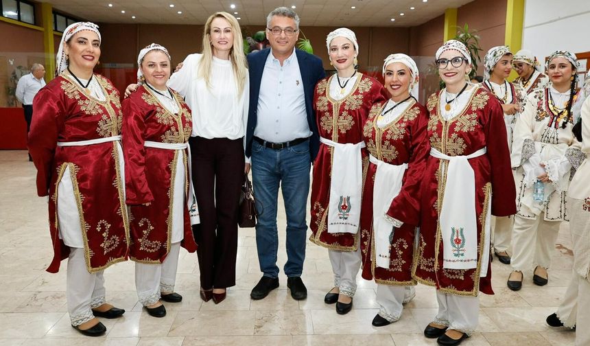 Erhürman, Kıbrıs Türk Halk Dansları Federasyonu 11.Halk Dansları Şöleni'ne katıldı