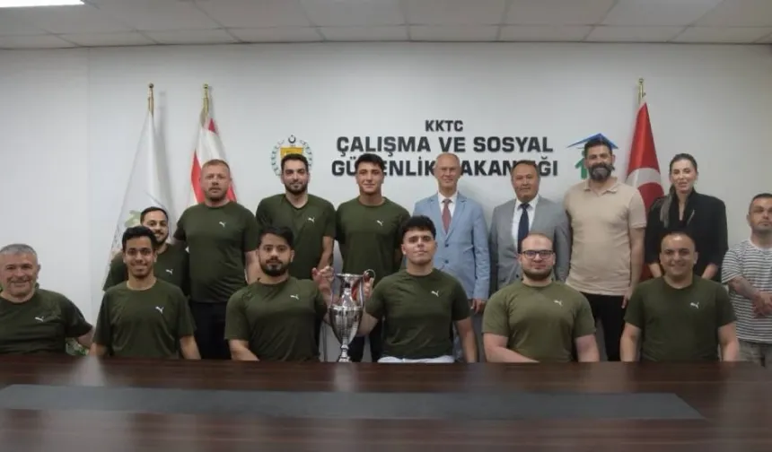 Hasipoğlu, Vakıflar Tekerlekli Sandalye Basketbol Takımı'nı kabul etti