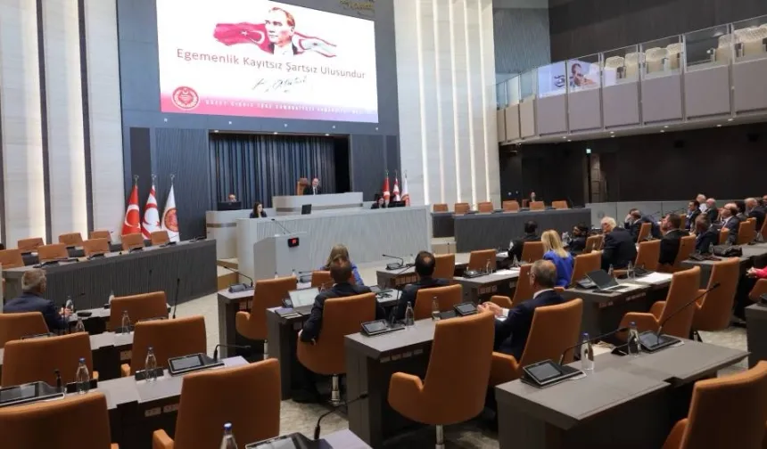 Meclis'ten iki yasa daha geçti: Mahkemelerde fotoğraf çekmek ve açık isim yazmak yasaklandı