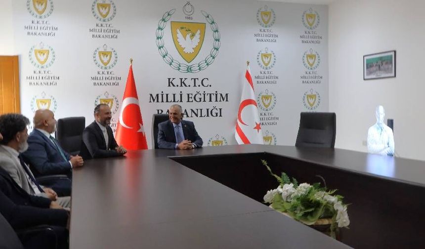 Yapay zeka tabanlı akademisyenden Bakan Çavuşoğlu’na ziyaret