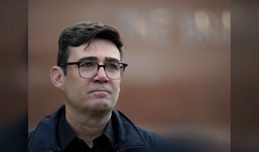 Starmer dönemi sona eriyor: İngiltere'nin yeni başbakanı Andy Burnham mı olacak?