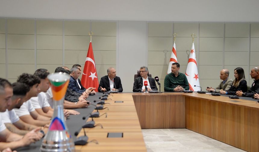 Erhürman, CONIFA Avrupa Şampiyonu KKTC A Milli Futbol Takımı’nı kabul etti