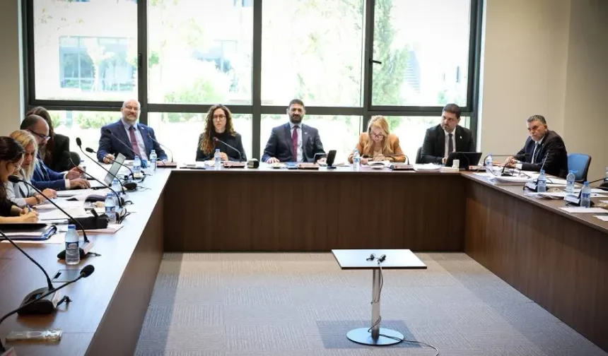 Kamuda çalışan geçici personelle ilgili yasa önerisi komitede onaylandı