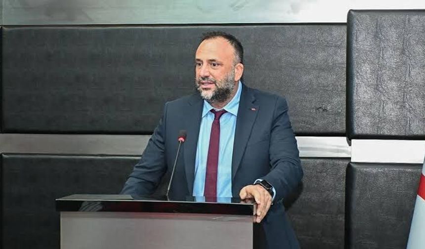 Çeler: Vatandaşlar, siyasetçilerle aralarındaki uçurumun kapanmasını istiyor
