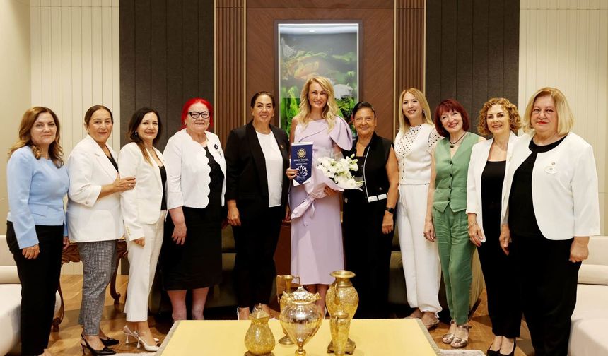 Erhürman, Yenikent Inner Wheel Kulübü başkanı ve beraberindeki heyetle görüştü