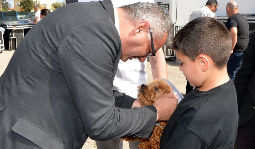 Bir fotoğrafın anlattığı: Tufan Erhürman'ın hayvan sevgisi objektiflere yansıdı
