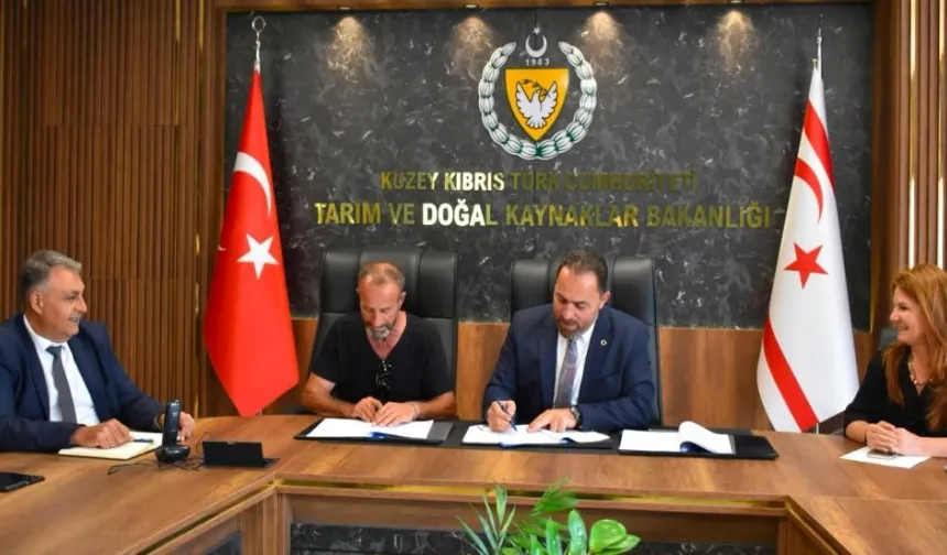Bakan Çavuş, balıkçı barınaklarının işletilmesine ilişkin protokole imza attı