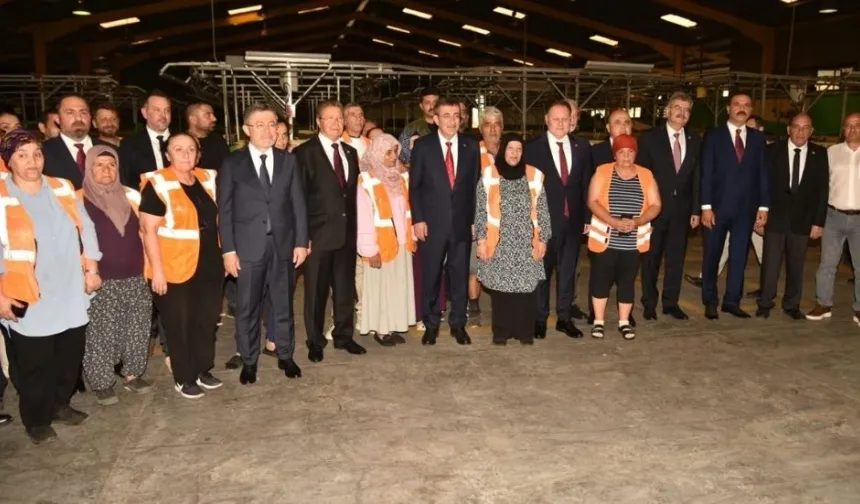 Cevdet Yılmaz, Güzelyurt Soğuk Hava Deposu Entegre Tesisleri'nde incelemelerde bulundu