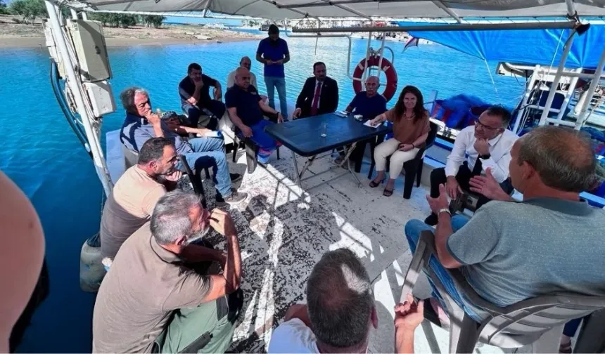 Çavuş, Mağusa Laguna Balıkçı Barınağı'nda balıkçılarla sektörün sorunlarını görüştü
