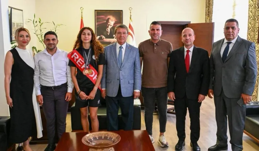 Üstel, Milli Atlet Ada Kafa'yı kabul etti: Seninle gurur duyuyoruz