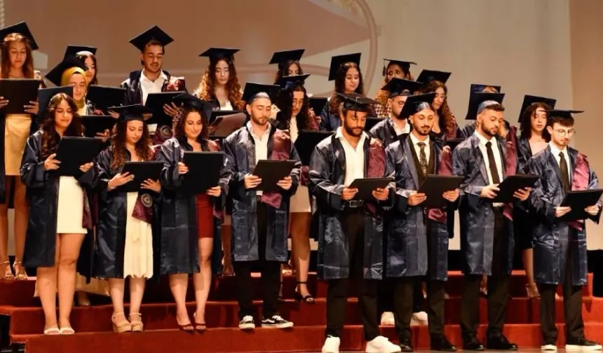 DAÜ Tıp Fakültesi'nde 38 yeni hekim mesleğe yemin etti