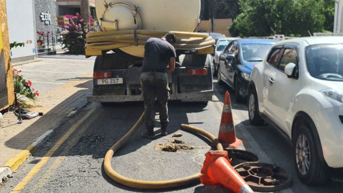 Girne Belediyesi Kanalizasyon Hatlarında Temizlik ve Bakım Çalışması