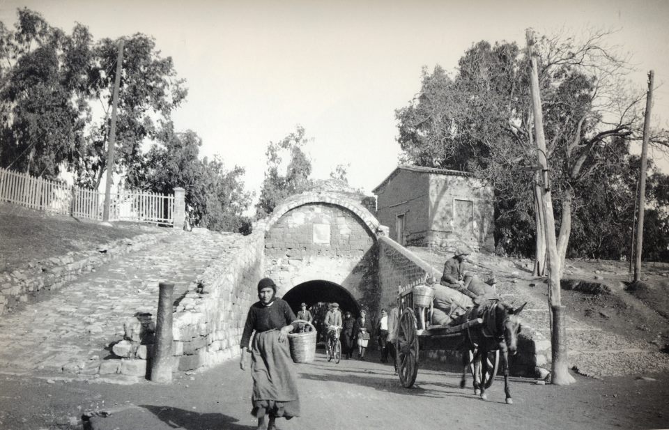 Foto.Mangoian. Girne kapisi